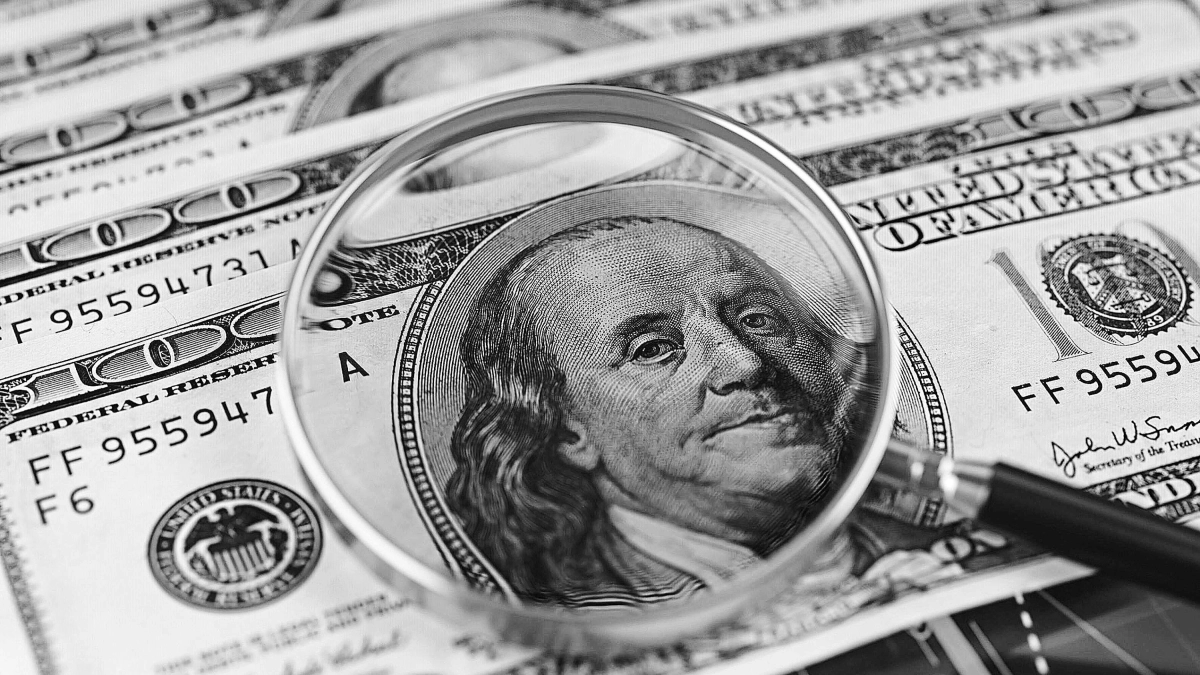 The Dollar’s Decline: How Colombian Travelers Can Maximize Their Travel Budgets in the U.S.