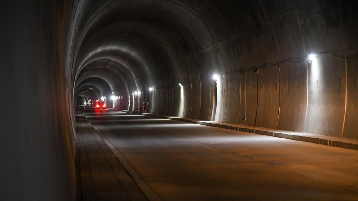 The Toyo Tunnel Impasse: Technical Requirements vs. Construction Realities