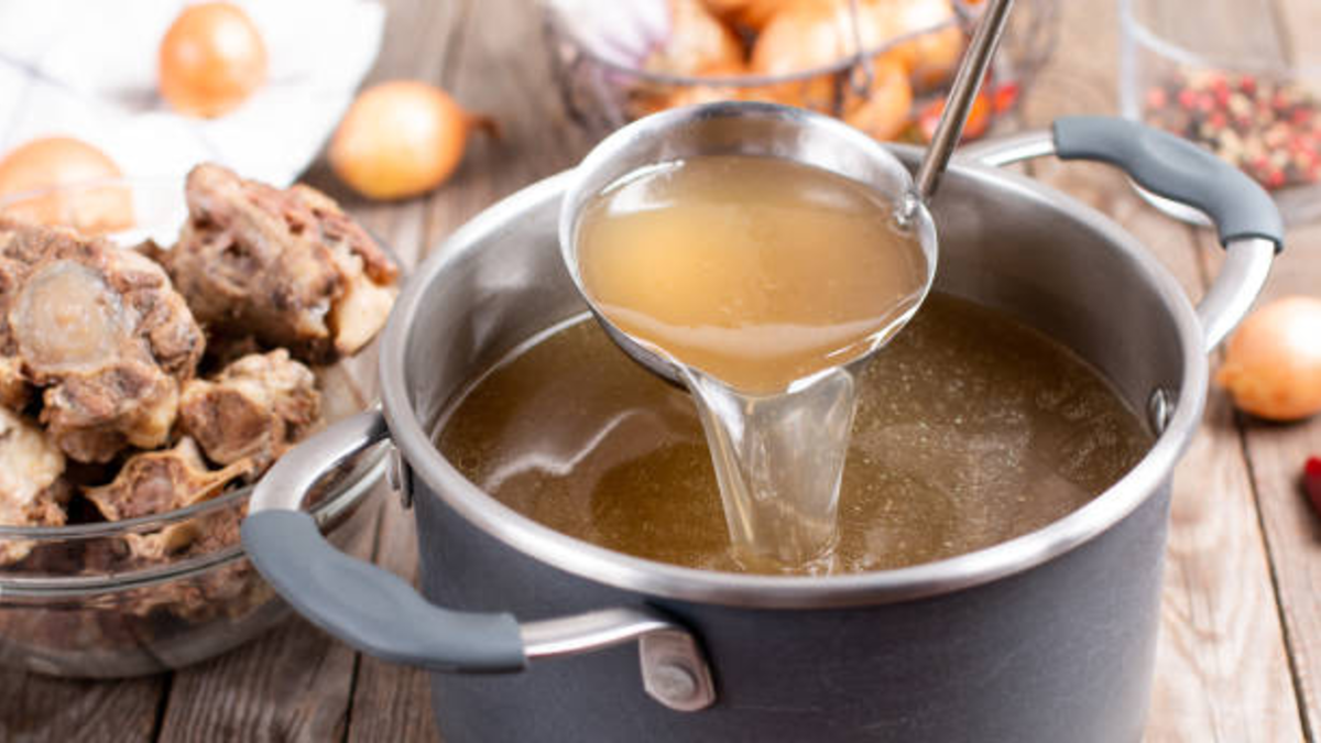 The Anatomy of the Ultimate Beef Broth: Culinary Secrets, Collagen Chemistry, and How to Avoid a Greasy Bowl