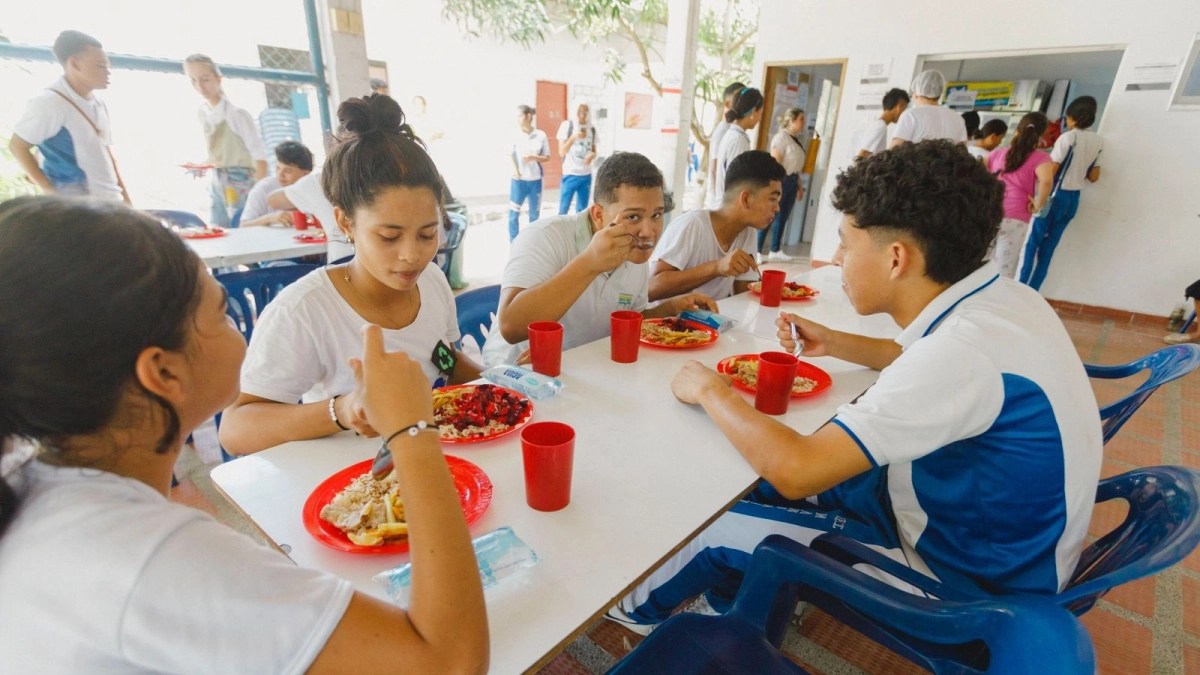 The Great School Feeding Paradox: Why Rising Coverage Rates in Colombia Mask a Crisis of Missing Meals